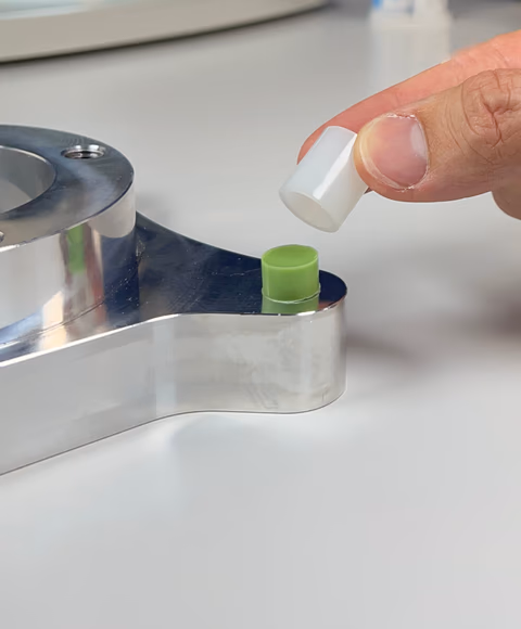 填充完毕的脱模环