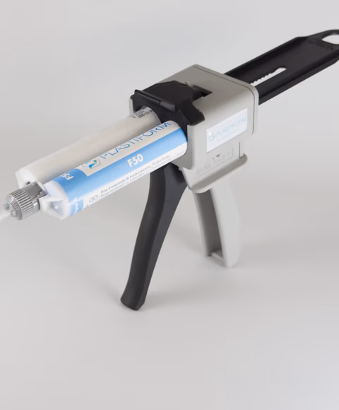 装有F50卡管的DM50施用枪