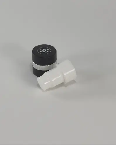 Réplique d'un bouchon Chanel créée avec le produit F40