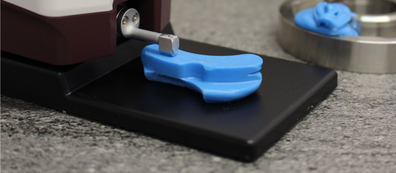 Controle de rugosidade indireto com a réplica Plastiform P80 Ra e um rugosímetro