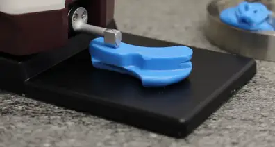 indirect roughness control with plastiform p80Ra and a roughness tester