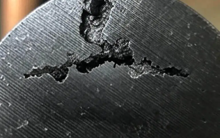Illustration de l'effet de retrait sur une pièce moulée en métal
