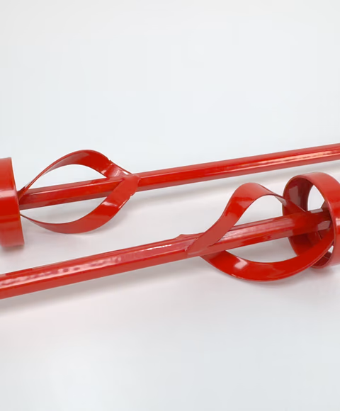 交叉放置的红色混合管