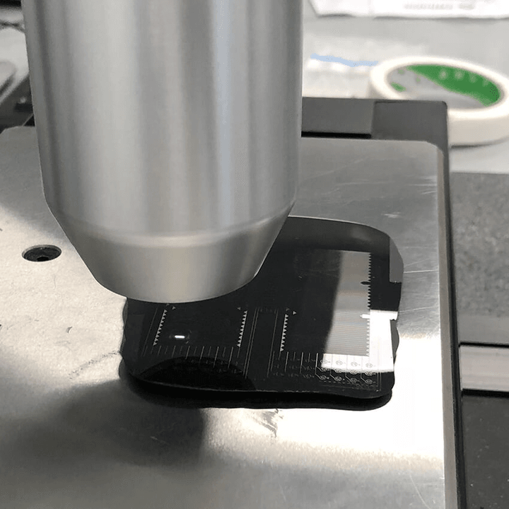 Réplica de F30 Visual junto a un perfilómetro
