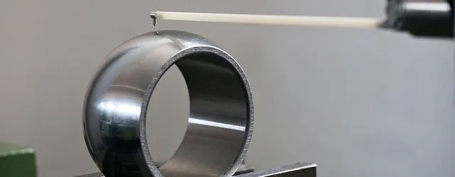 Roughness tester measuring a part